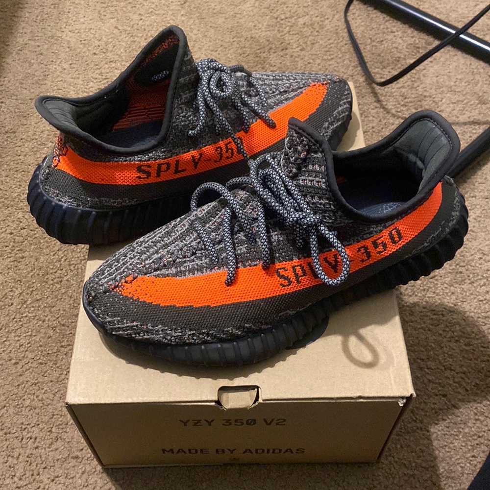 Yeezy boost 350 v2(WORN ONCE)